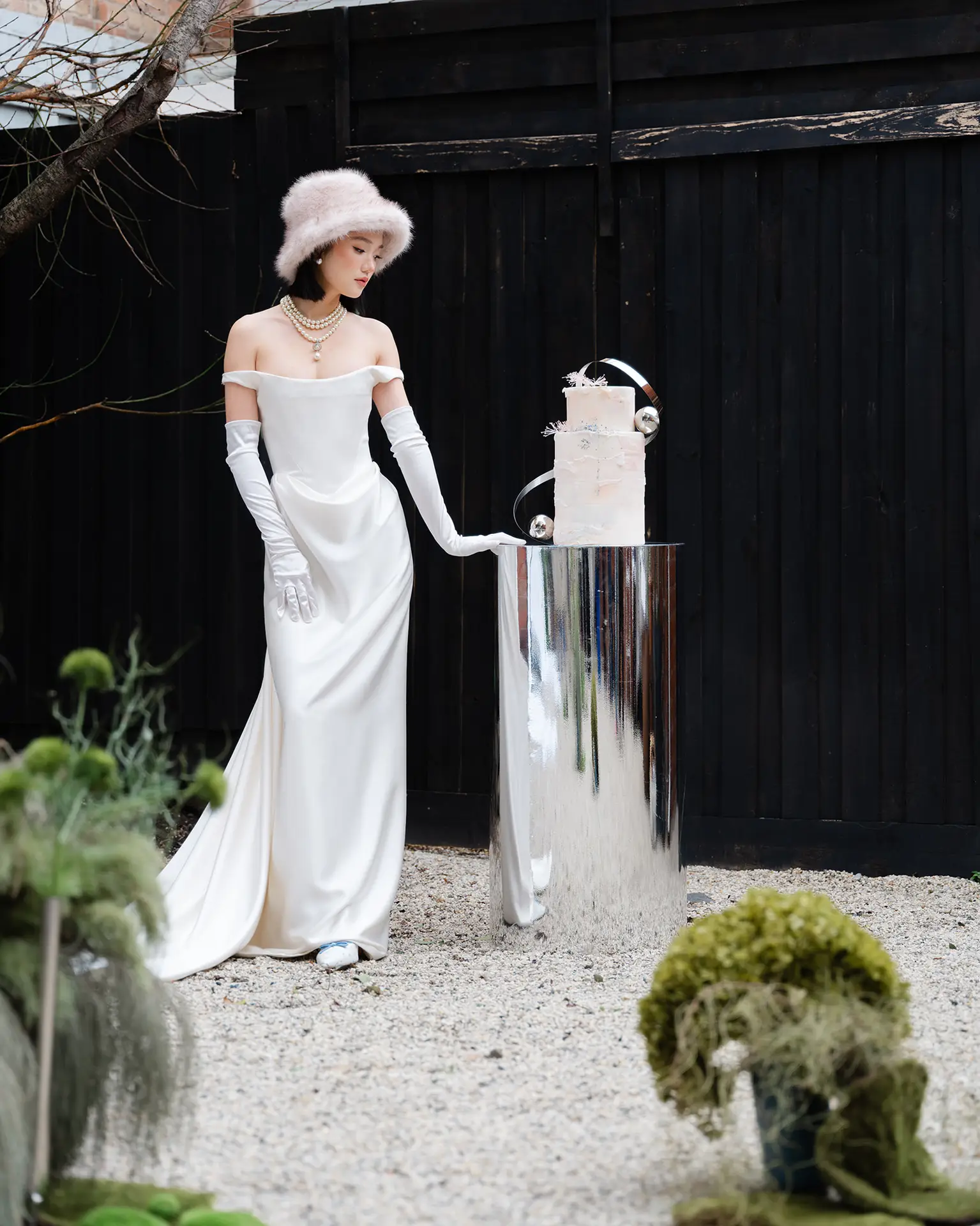 photos of a chic modern bride at eden collingwood